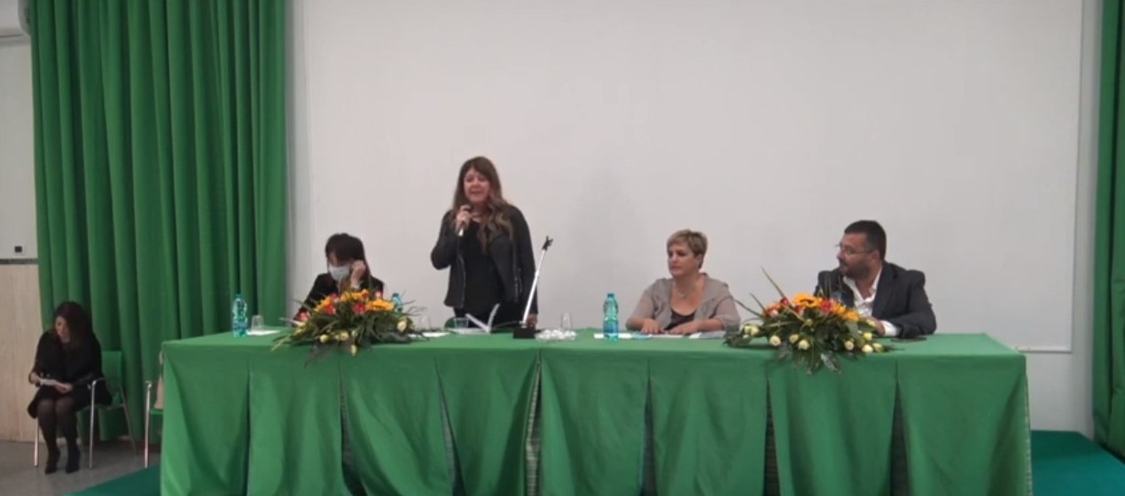 Un momento della presentazione del libro di Ionela Juncu dal titolo Amore Magico